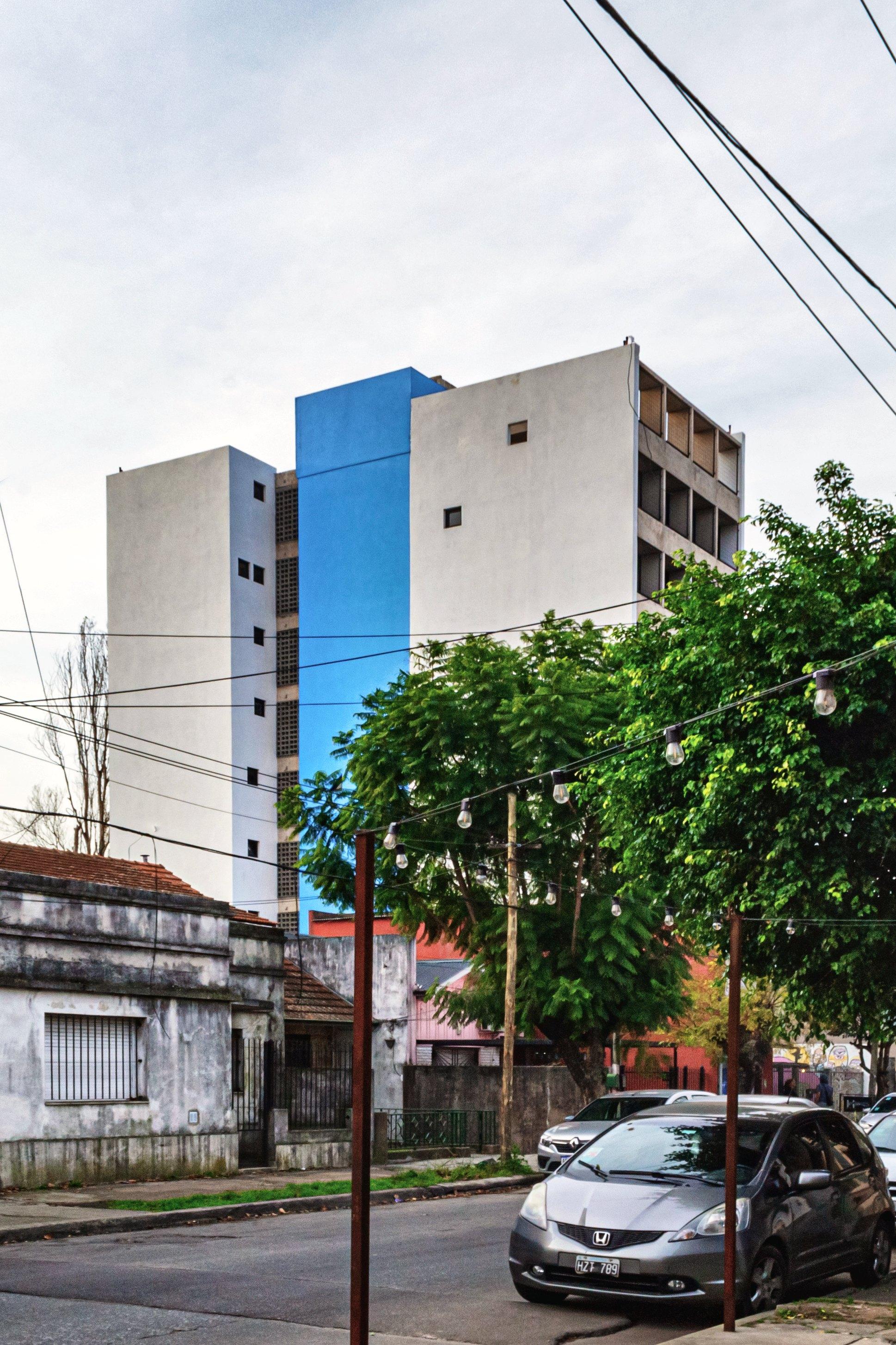 El edificio visto desde la calle