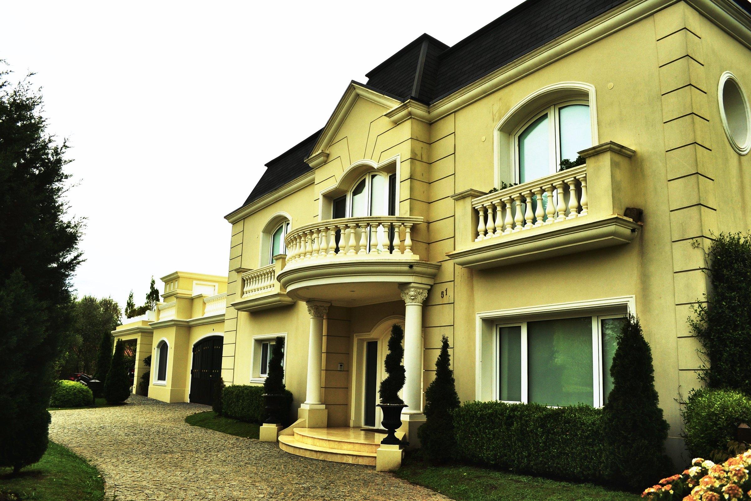 Frente con bow-window