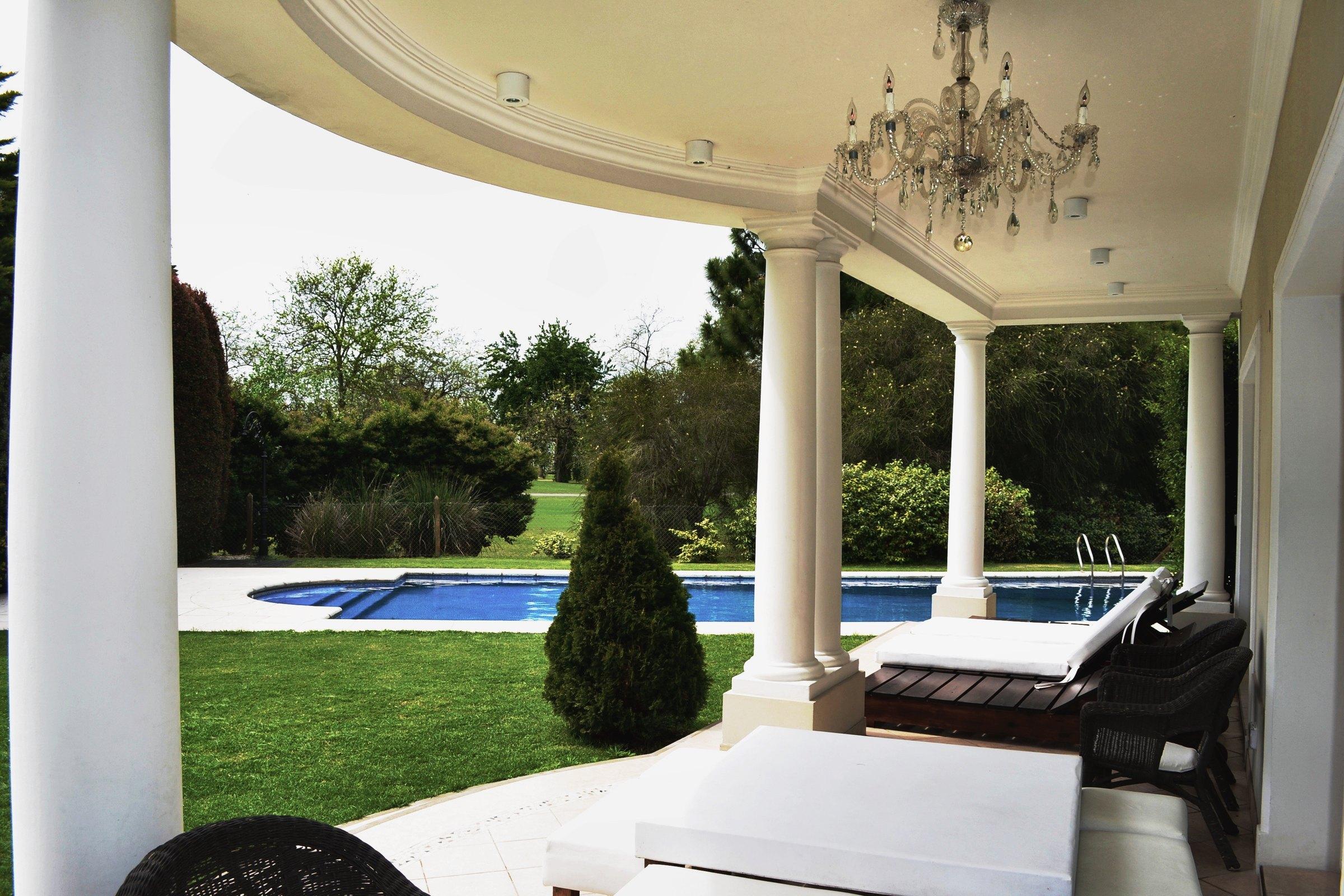 Galería y piscina