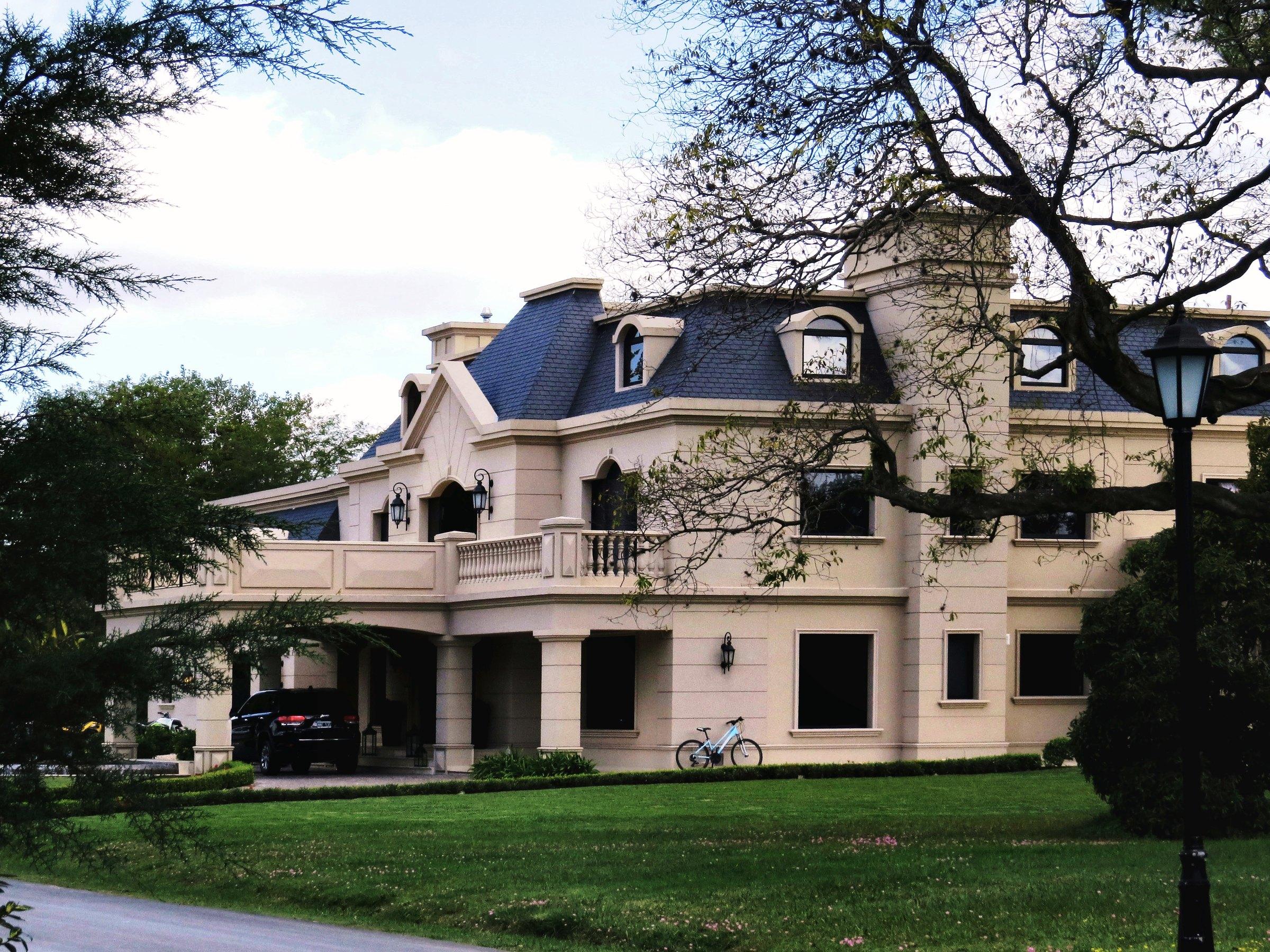 Fachada desde el parque