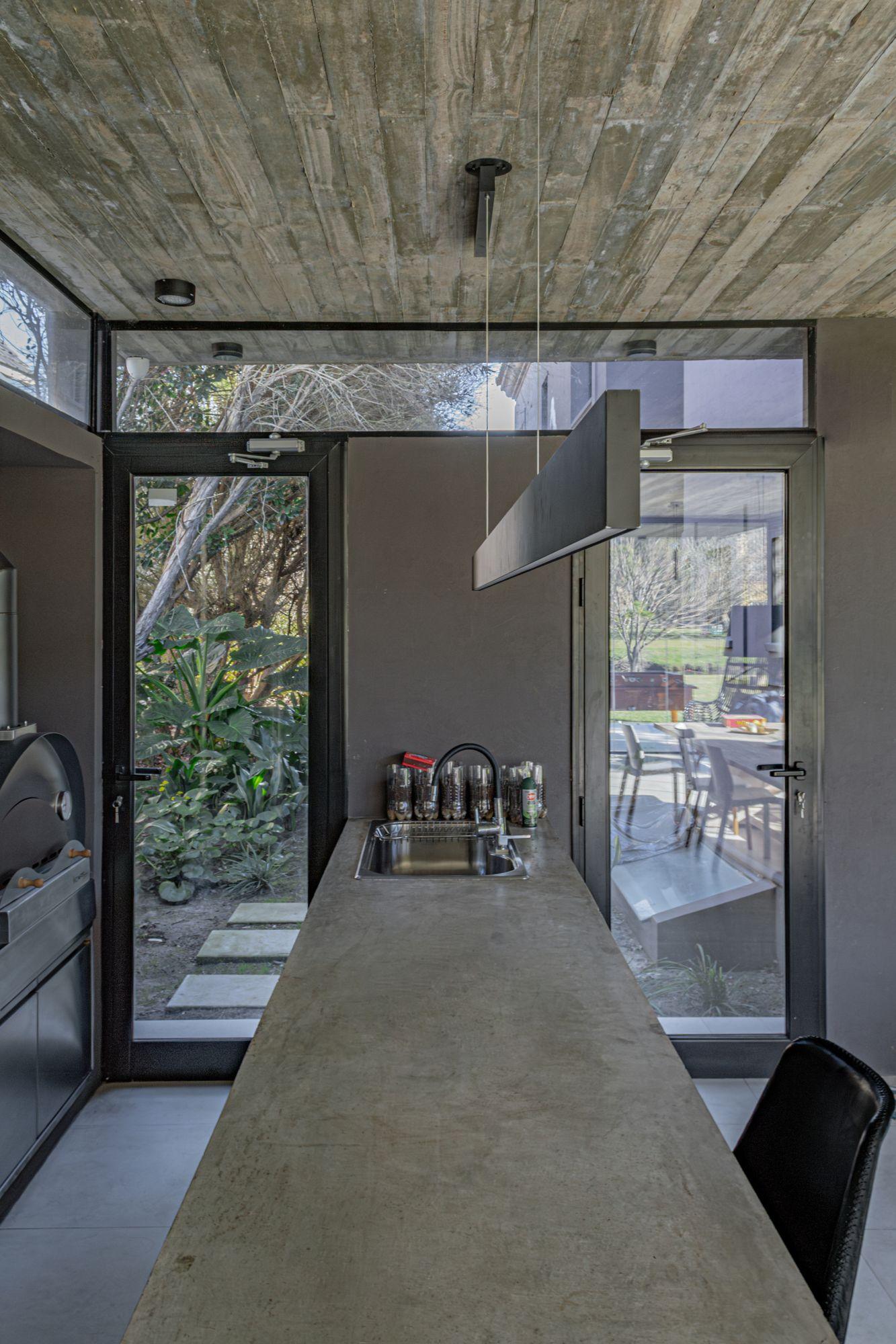 Mesa y cocina