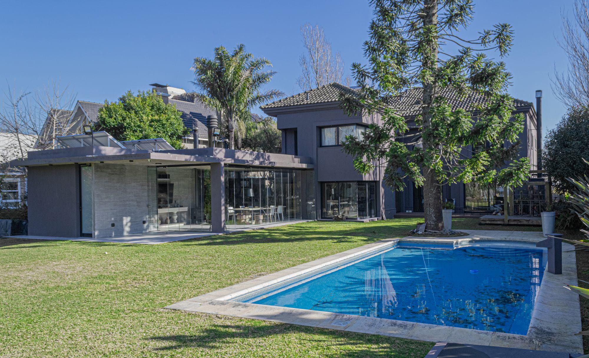 Vivienda y piscina