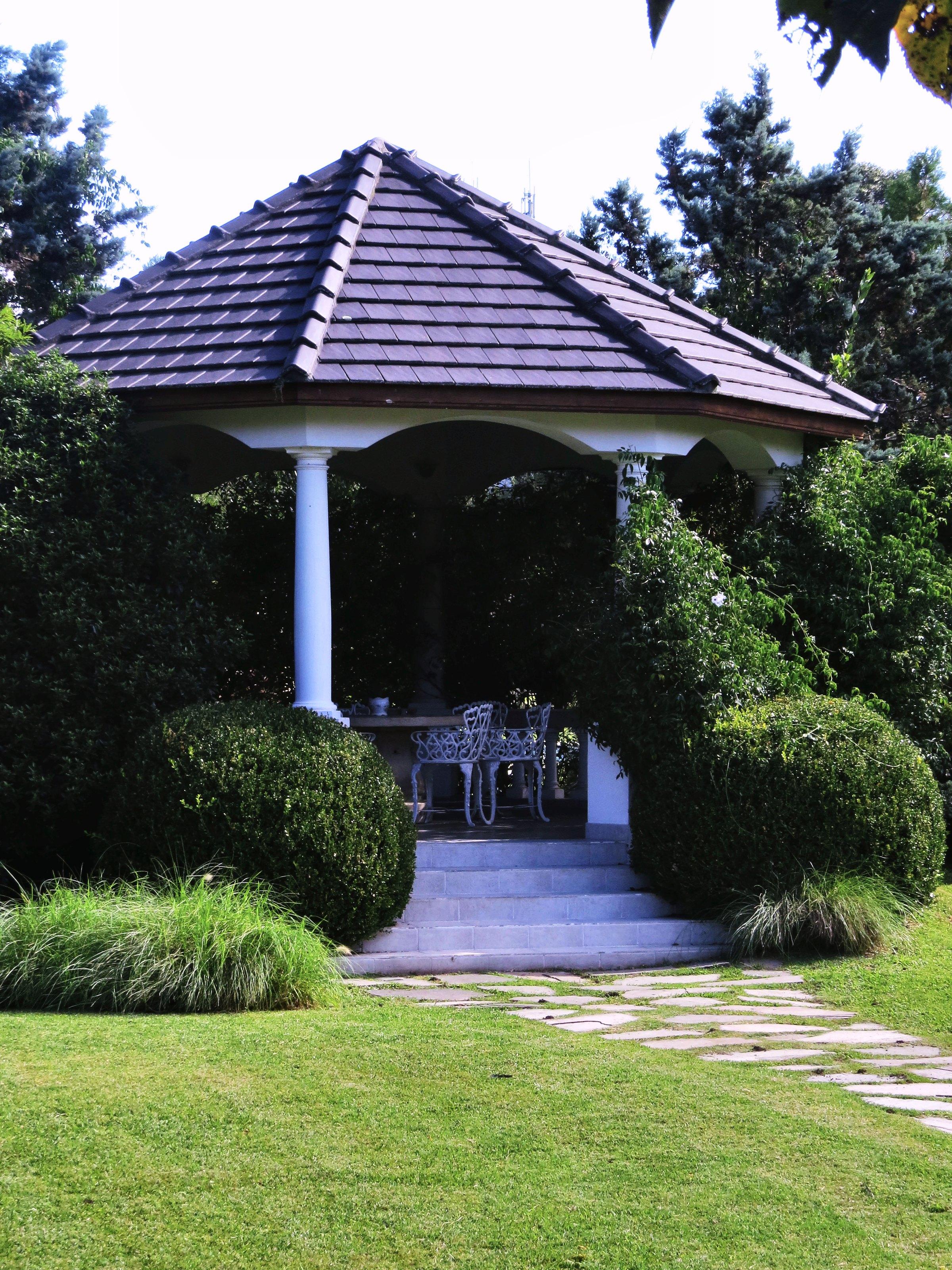 Gazebo en el jardín