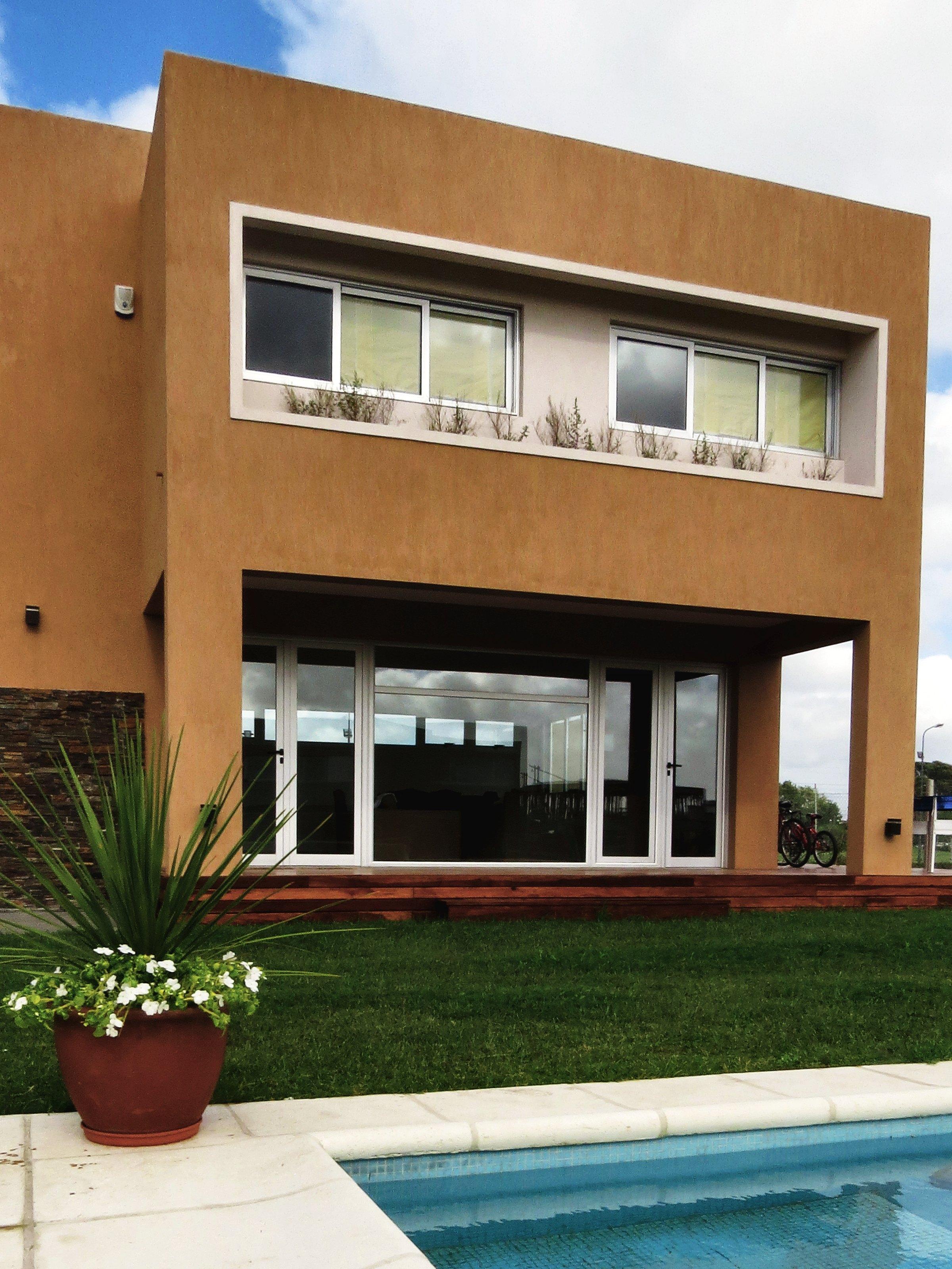 Contrafrente y piscina