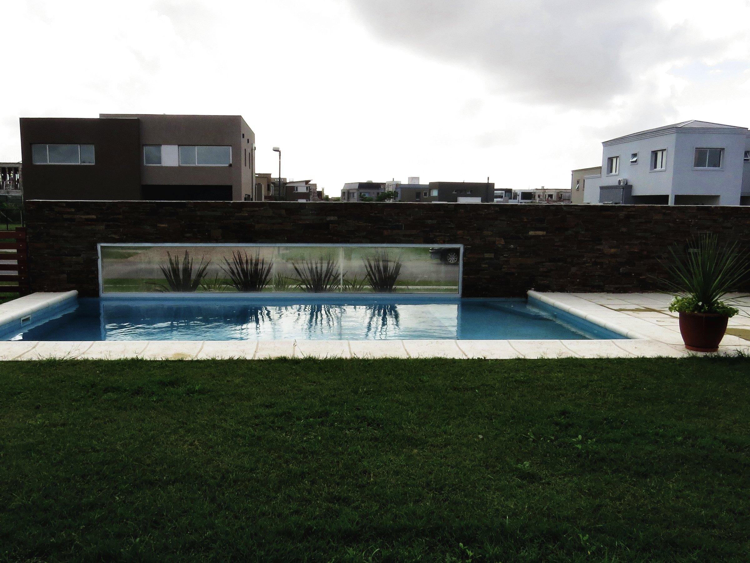 Piscina con vista al barrio
